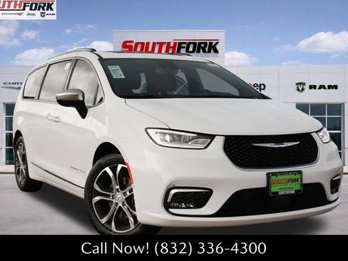 New 2026 Chrysler Pacifica Pinnacle FWD image 1