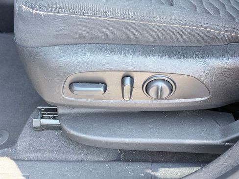 Used 2018 Chevrolet Equinox LT FWD image 23