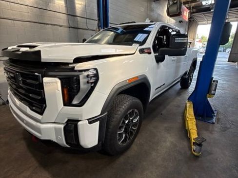 Used 2024 GMC Sierra 2500 AT4 w/ AT4 Premium Plus Package AWD/4WD image 3