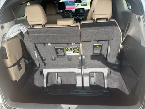 Used 2024 Toyota Sienna XLE w/ XLE Plus Package FWD image 29