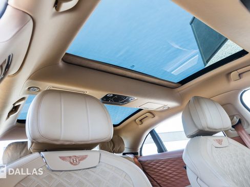 Used 2022 Bentley Flying Spur W12 image 43