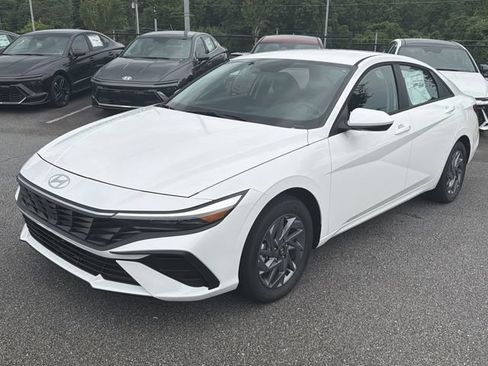 New 2026 Hyundai Elantra Hybrid FWD image 3
