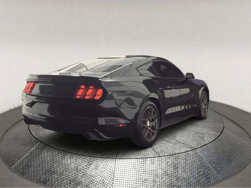 Used 2017 Ford Mustang GT RWD image 3