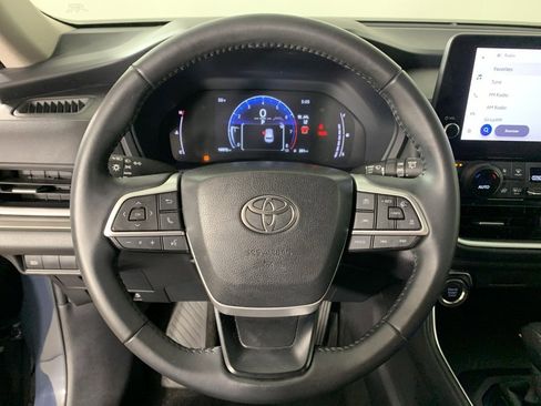 Used 2025 Toyota Grand Highlander AWD image 22