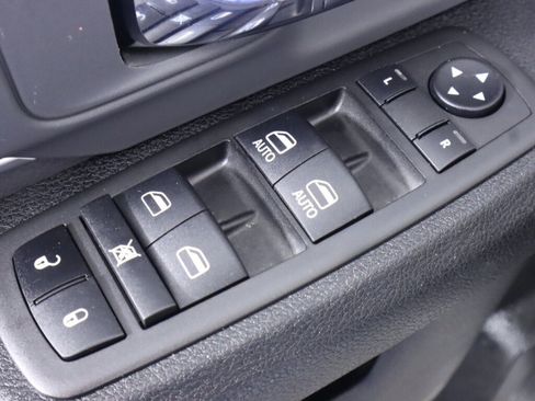 Used 2023 RAM 1500 Classic SLT AWD/4WD image 27