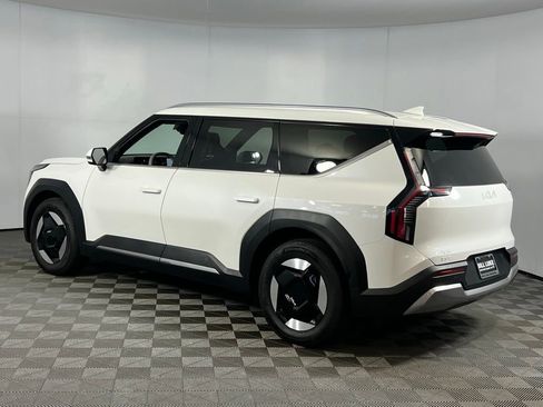 Used 2024 Kia EV9 Wind image 9