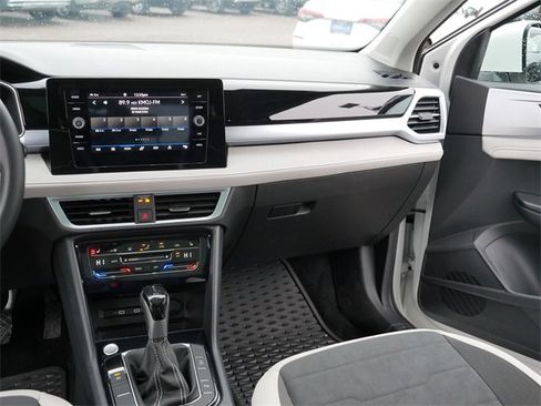 Certified 2025 Volkswagen Taos SE image 23