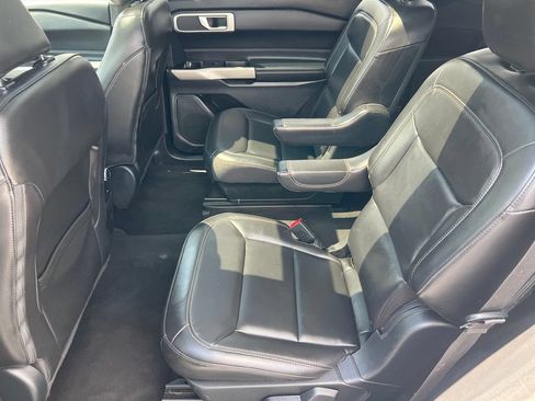 Certified 2022 Ford Explorer XLT w/ Equipment Group 202A AWD/4WD image 24