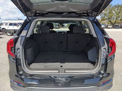 Used 2022 GMC Terrain SLE w/ Driver Convenience Package image 13