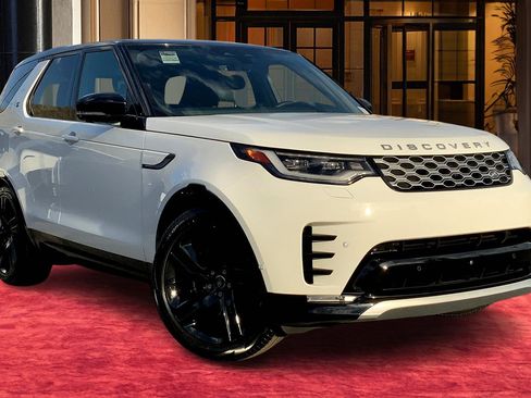 Used 2024 Land Rover Discovery Metropolitan Edition image 2