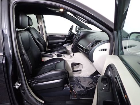 Used 2017 Dodge Grand Caravan SXT FWD image 45