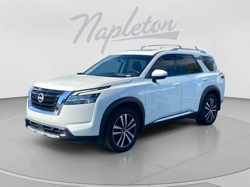 Used 2023 Nissan Pathfinder Platinum FWD image 1