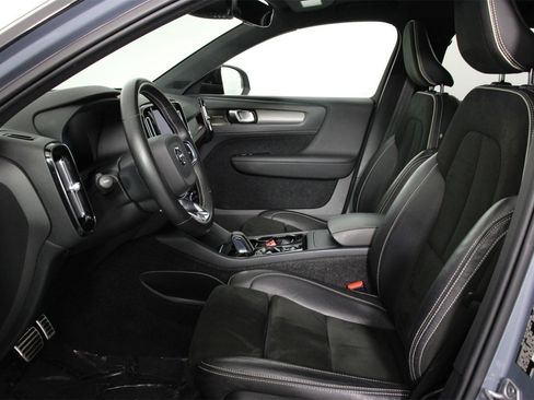 Used 2021 Volvo XC40 T5 R-Design w/ Protection Package Premier image 31