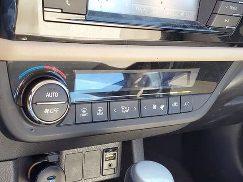 Used 2016 Toyota Corolla LE FWD image 21
