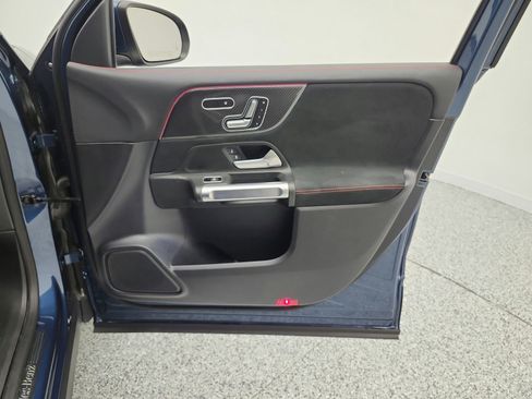 Used 2021 Mercedes-Benz GLB 250 image 20