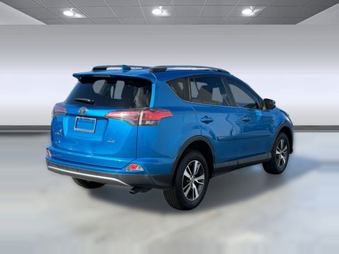 Used 2017 Toyota RAV4 XLE image 9
