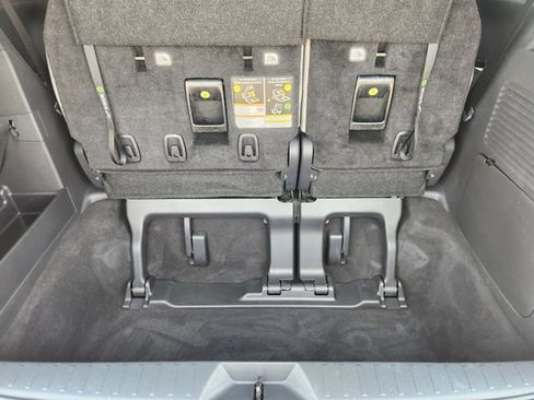 Certified 2026 Toyota Sienna XLE FWD image 33