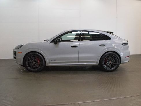 New 2026 Porsche Cayenne GTS image 2