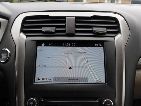 Used 2017 Ford Fusion SE w/ Fusion SE Technology Package FWD image 25