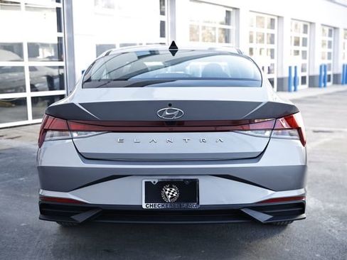 Used 2023 Hyundai Elantra SE image 9