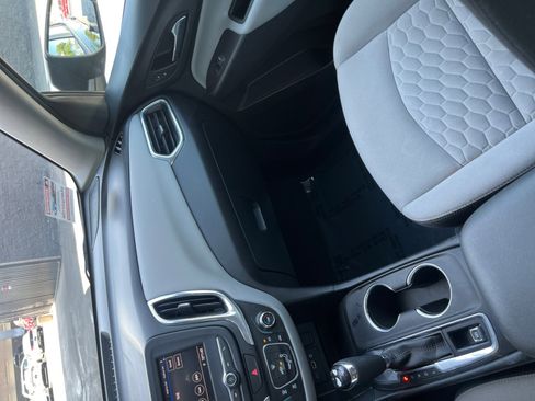 Used 2020 Chevrolet Equinox LS image 19