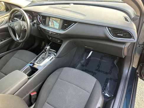 Used 2018 Buick Regal Preferred image 27