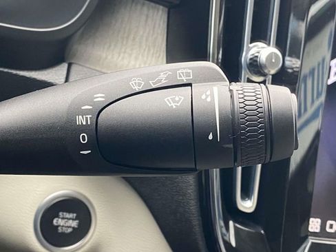 Used 2023 Volvo XC40 B5 Ultimate w/ Protection Package Premier image 23