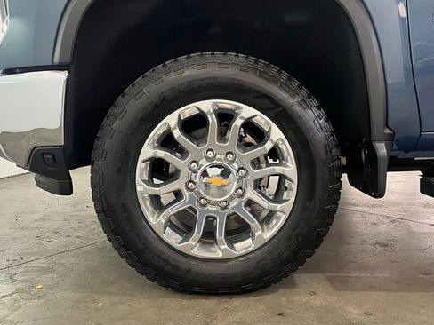 Used 2025 Chevrolet Silverado 3500 LTZ w/ LTZ Convenience Package AWD/4WD image 14