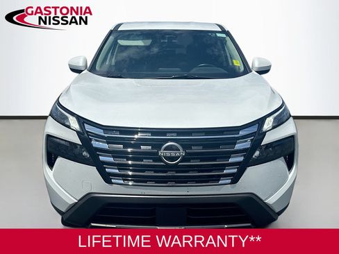 Used 2025 Nissan Rogue SV FWD image 2