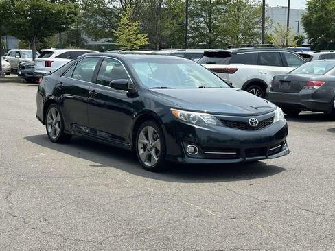 Used 2014 Toyota Camry SE FWD image 1