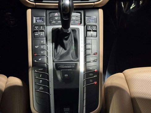Used 2020 Porsche Macan Turbo image 7