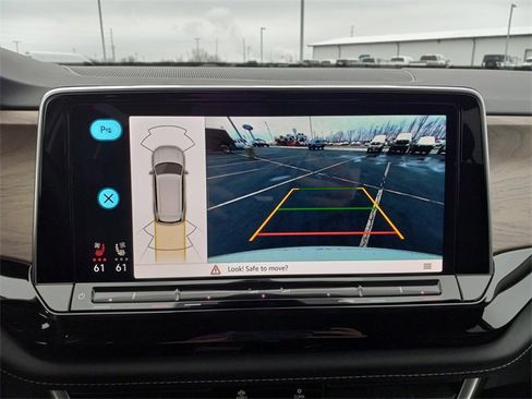 Used 2025 Volkswagen Atlas SE image 22