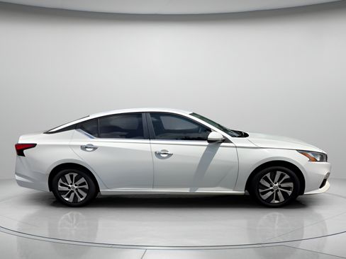 Used 2020 Nissan Altima 2.5 S FWD image 3