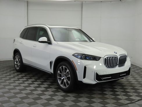New 2026 BMW X5 xDrive40i w/ Premium Package image 3