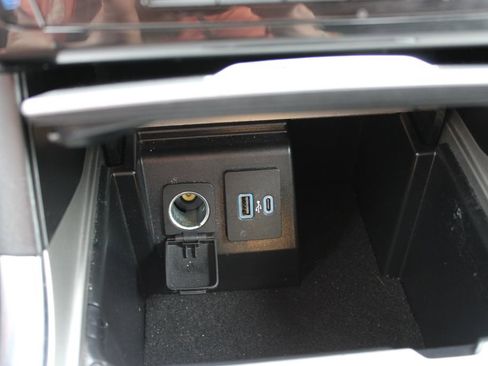 Used 2023 Ford Explorer Limited image 48