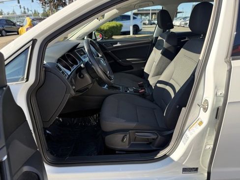 Used 2019 Volkswagen e-Golf SE w/ Driver Assistance Package image 14