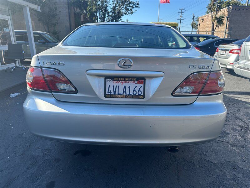 Used 2002 Lexus ES 330 w/ Premium Pkg FWD image 6