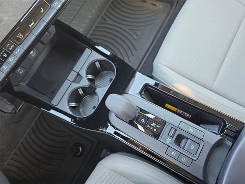 Used 2024 Toyota Prius LE image 25