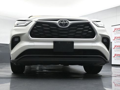 Used 2021 Toyota Highlander XLE AWD/4WD image 33