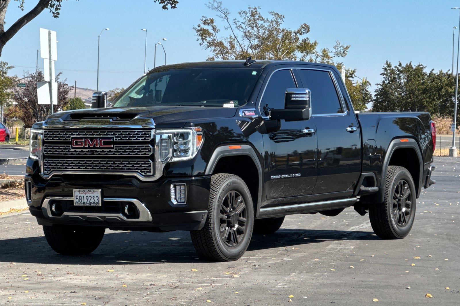 Used 2023 GMC Sierra 2500 Denali w/ Denali Black Diamond Edition AWD/4WD image 8