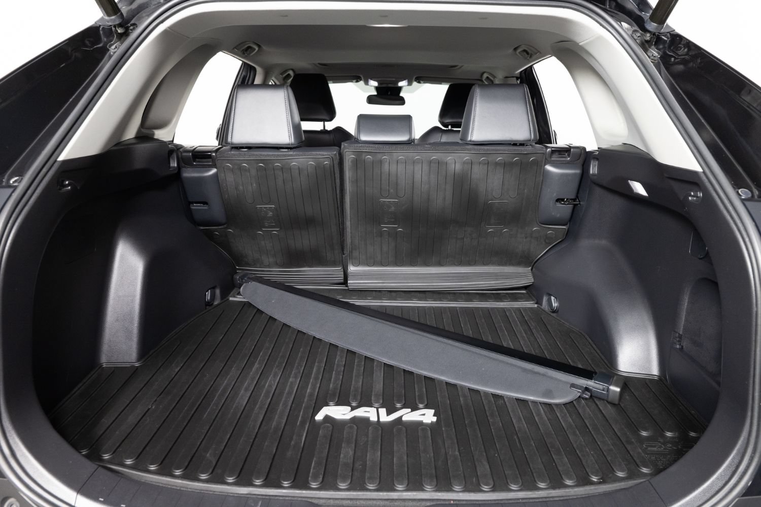 Used 2022 Toyota RAV4 XLE Premium AWD/4WD image 20