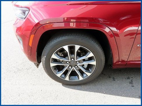 Certified 2022 Jeep Grand Cherokee Overland w/ Luxury Tech Group IV image 4