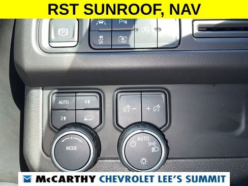 Used 2022 Chevrolet Suburban RST w/ Luxury Package image 11