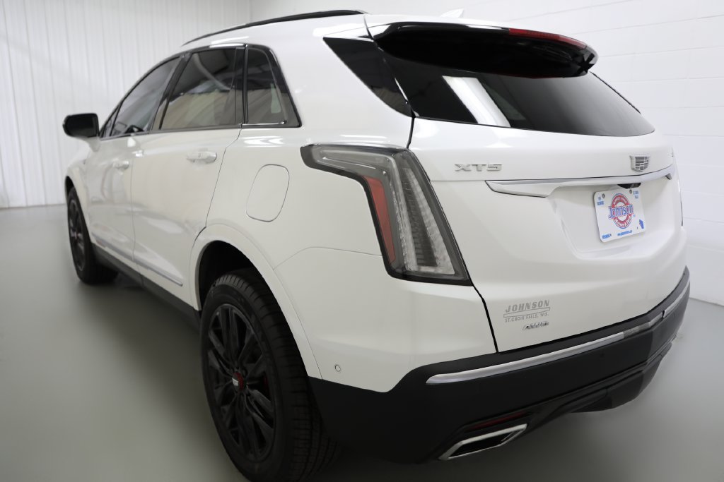 Used 2025 Cadillac XT5 Sportv w/ LPO, Red Accent Package AWD/4WD image 20
