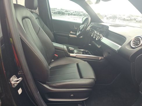 Used 2023 Mercedes-Benz GLB 250 w/ Premium Package image 13