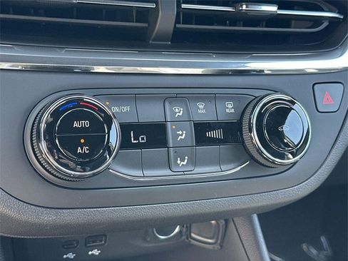 New 2025 Buick Envista Preferred image 11