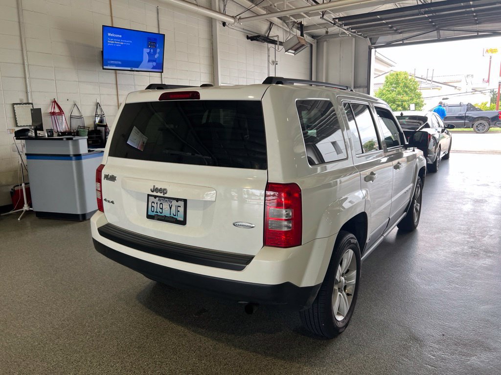 Used 2017 Jeep Patriot Latitude AWD/4WD image 3