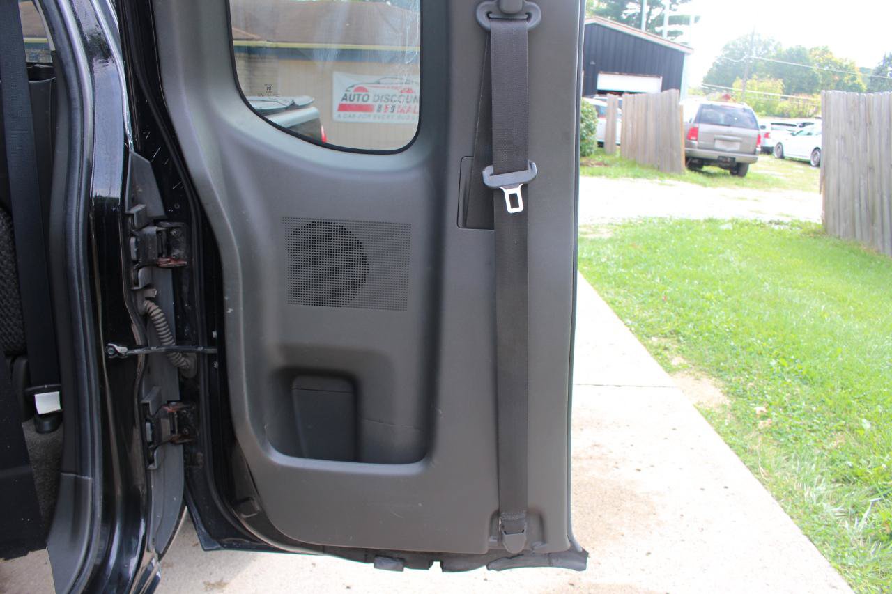 Used 2014 Nissan Frontier SV w/ SV Value Truck Package AWD/4WD image 29
