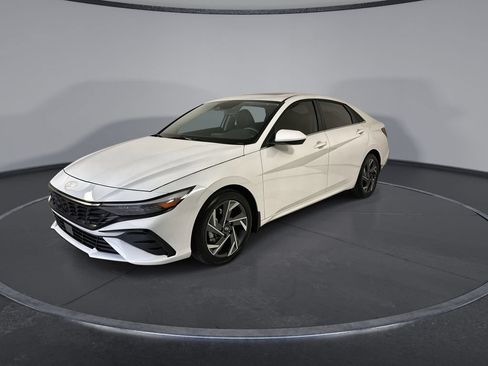 Certified 2025 Hyundai Elantra SEL FWD image 4