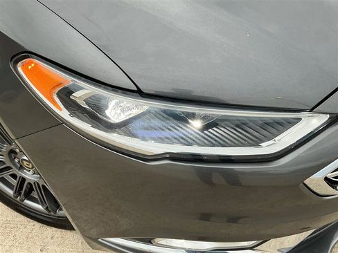 Used 2017 Ford Fusion SE w/ Fusion SE Technology Package FWD image 17